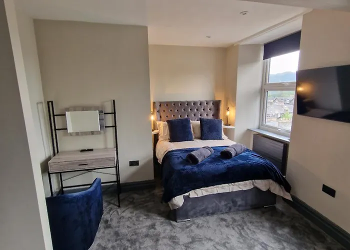 Townhouse - 6 Bed Hot Tub House