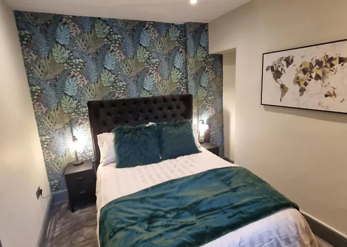 Townhouse - 6 Bed Hot Tub House