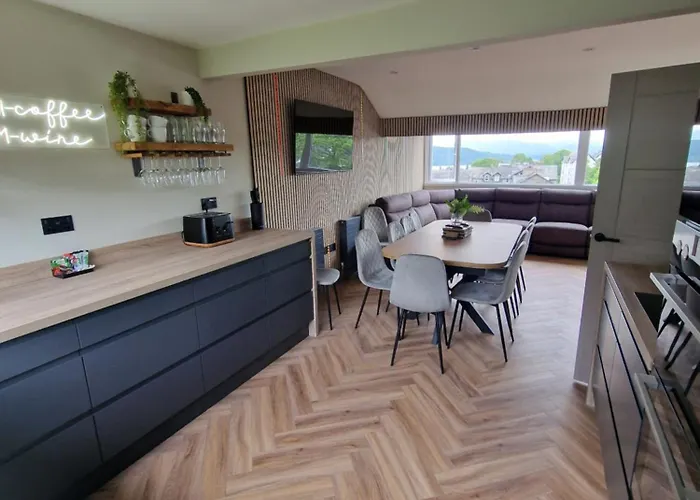 Townhouse - 6 Bed Hot Tub House