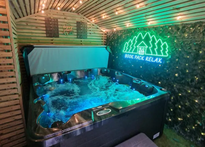 Townhouse - 6 Bed Hot Tub House