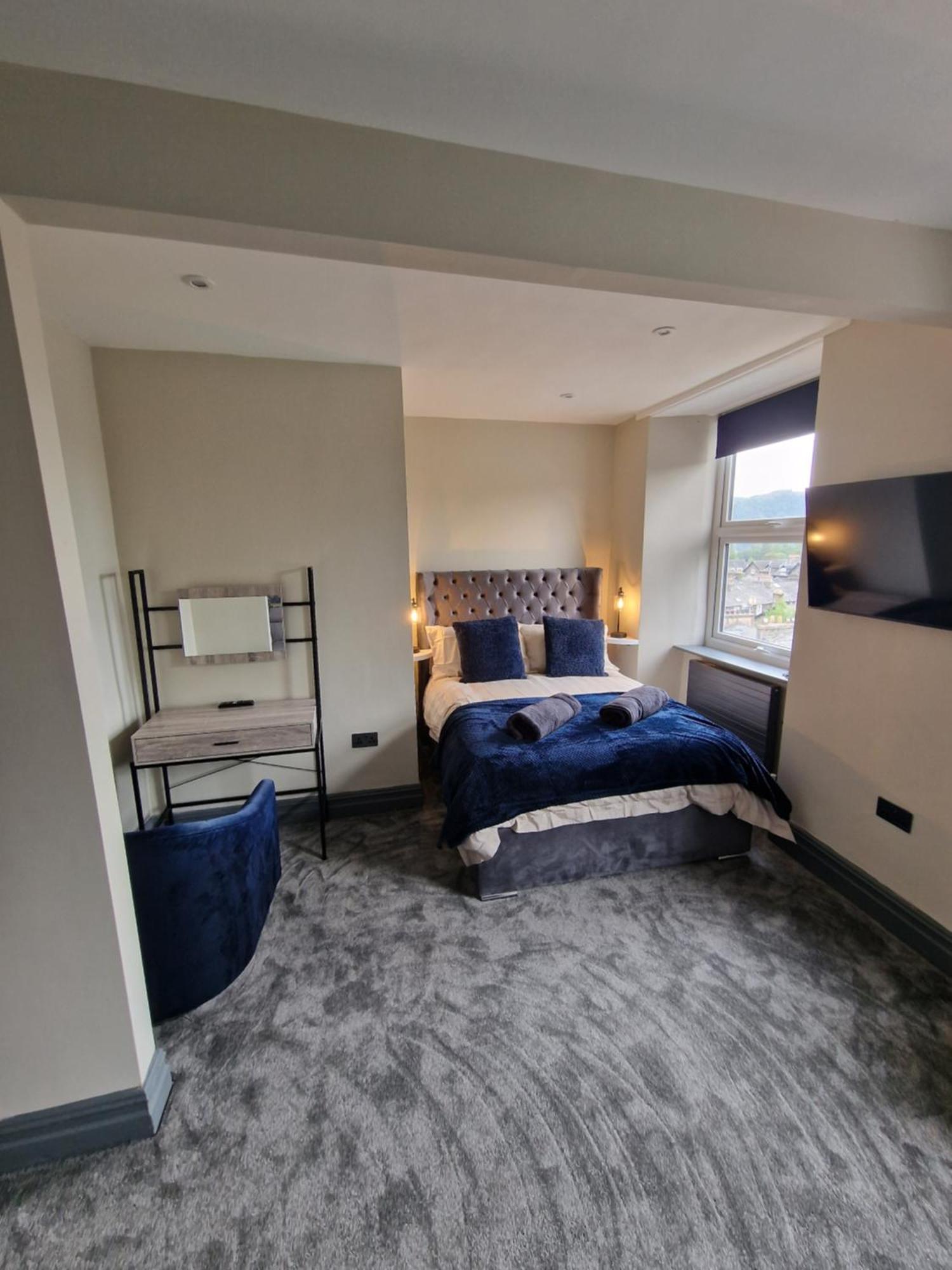 Townhouse - 6 Bed Hot Tub House Holiday home Bowness-on-Windermere