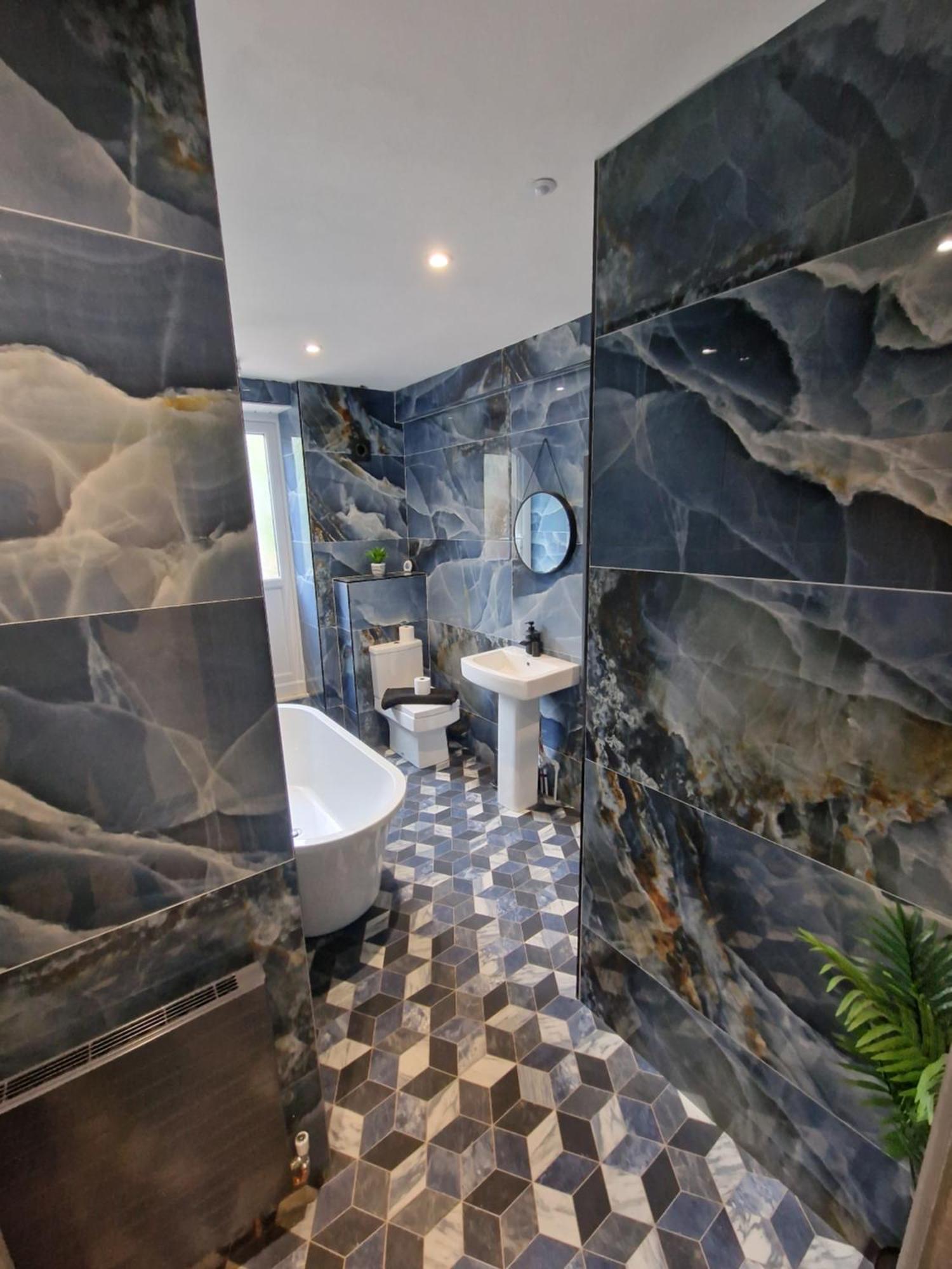 Townhouse - 6 Bed Hot Tub House * Bowness-on-Windermere
