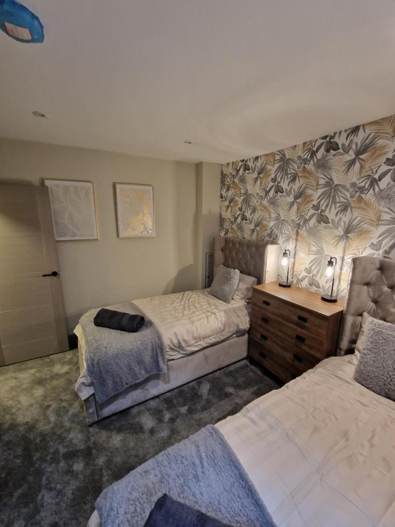 Holiday home Townhouse - 6 Bed Hot Tub House *
