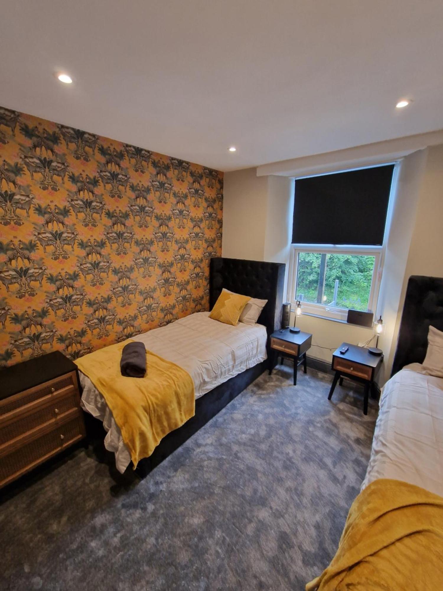 Townhouse - 6 Bed Hot Tub House Holiday home *
