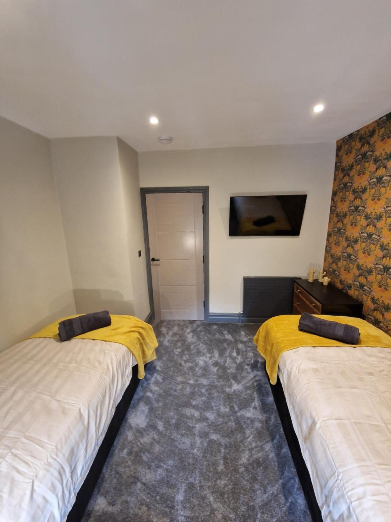 Holiday home Townhouse - 6 Bed Hot Tub House *