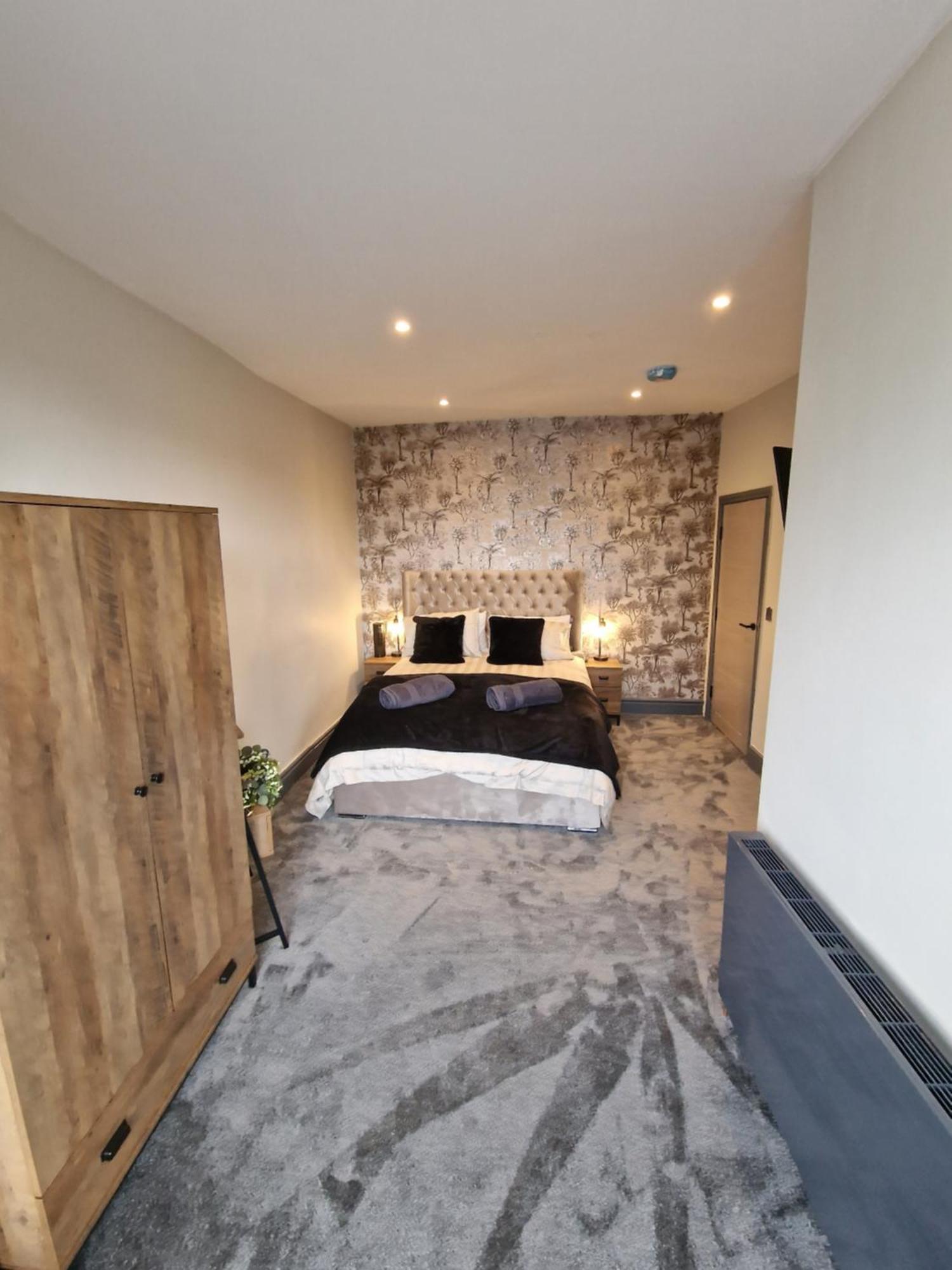 Townhouse - 6 Bed Hot Tub House Holiday home Bowness-on-Windermere