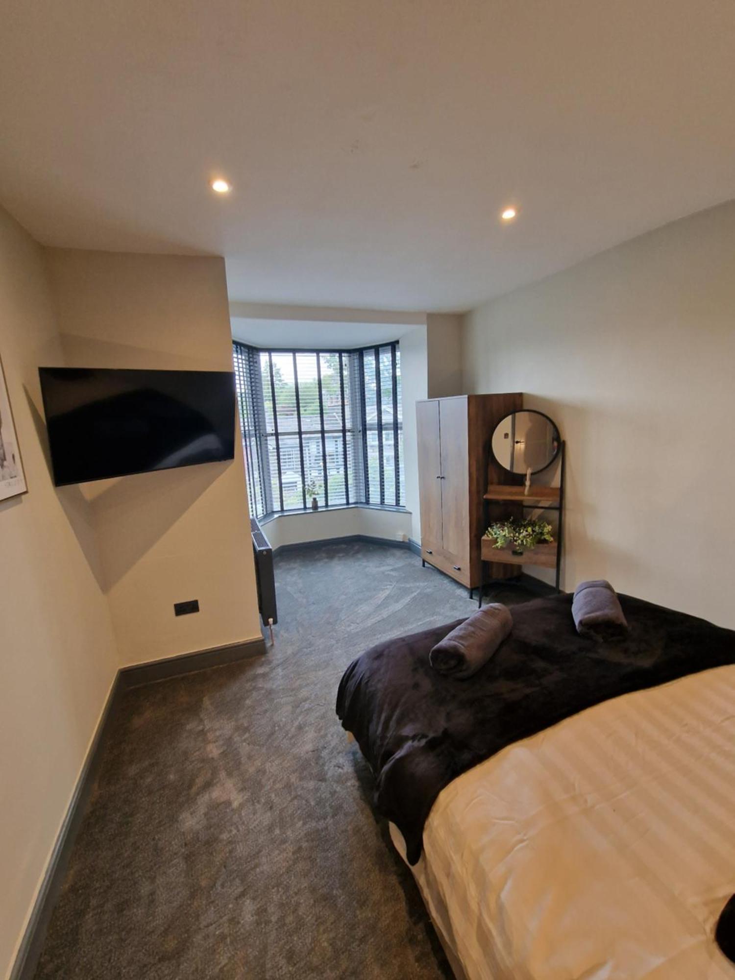 Townhouse - 6 Bed Hot Tub House Holiday home