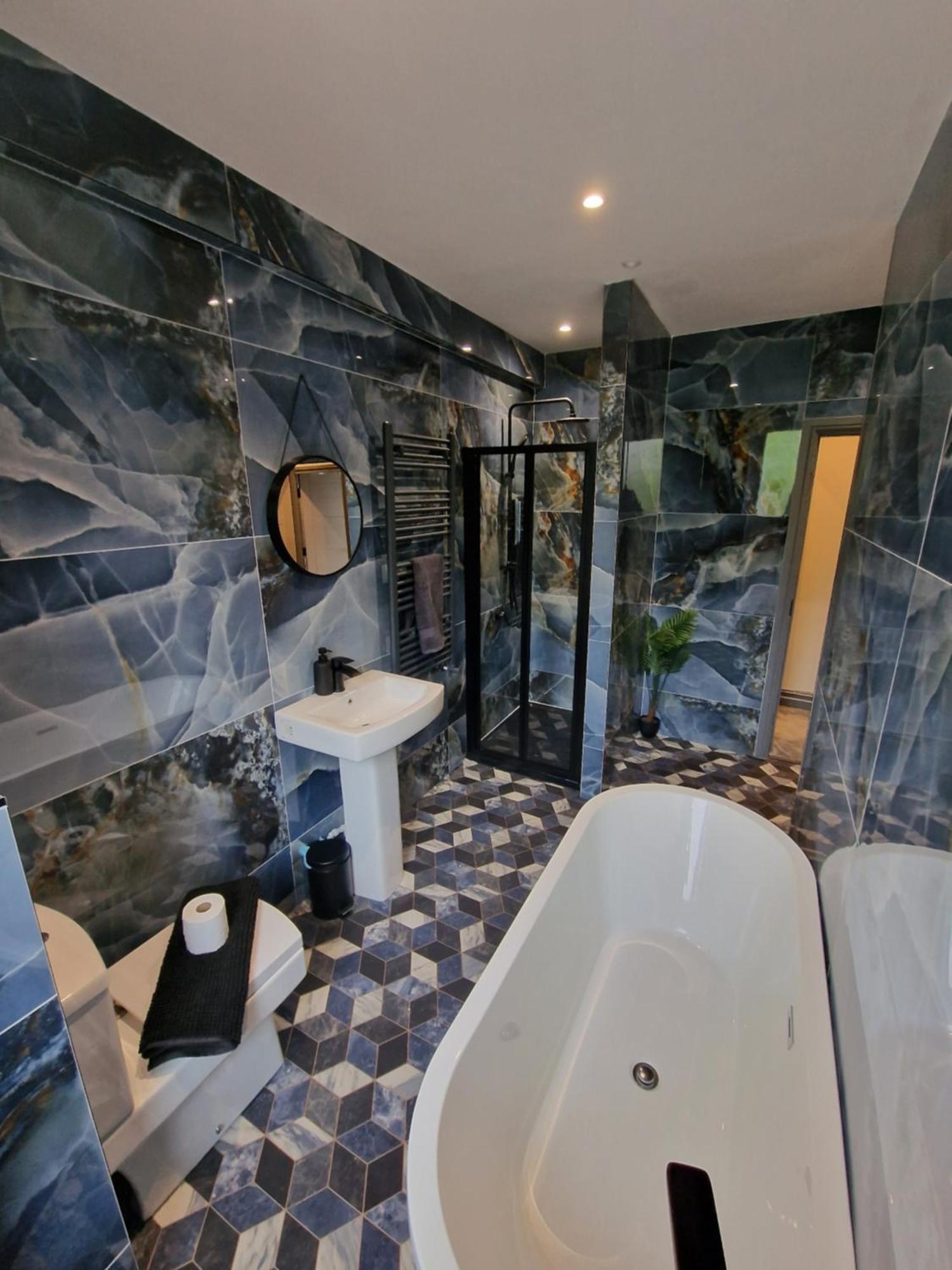 Townhouse - 6 Bed Hot Tub House Bowness-on-Windermere