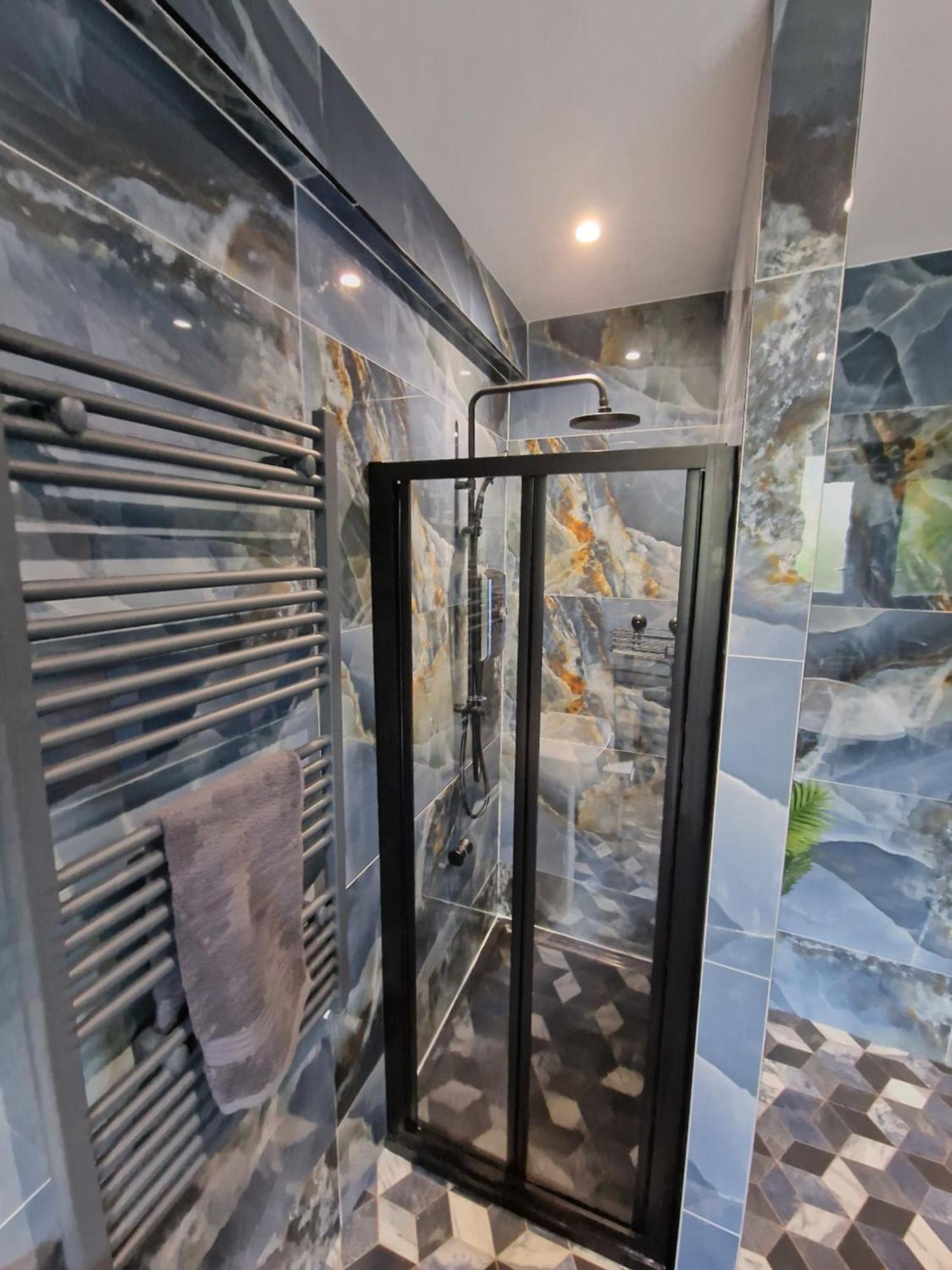 Townhouse - 6 Bed Hot Tub House Holiday home