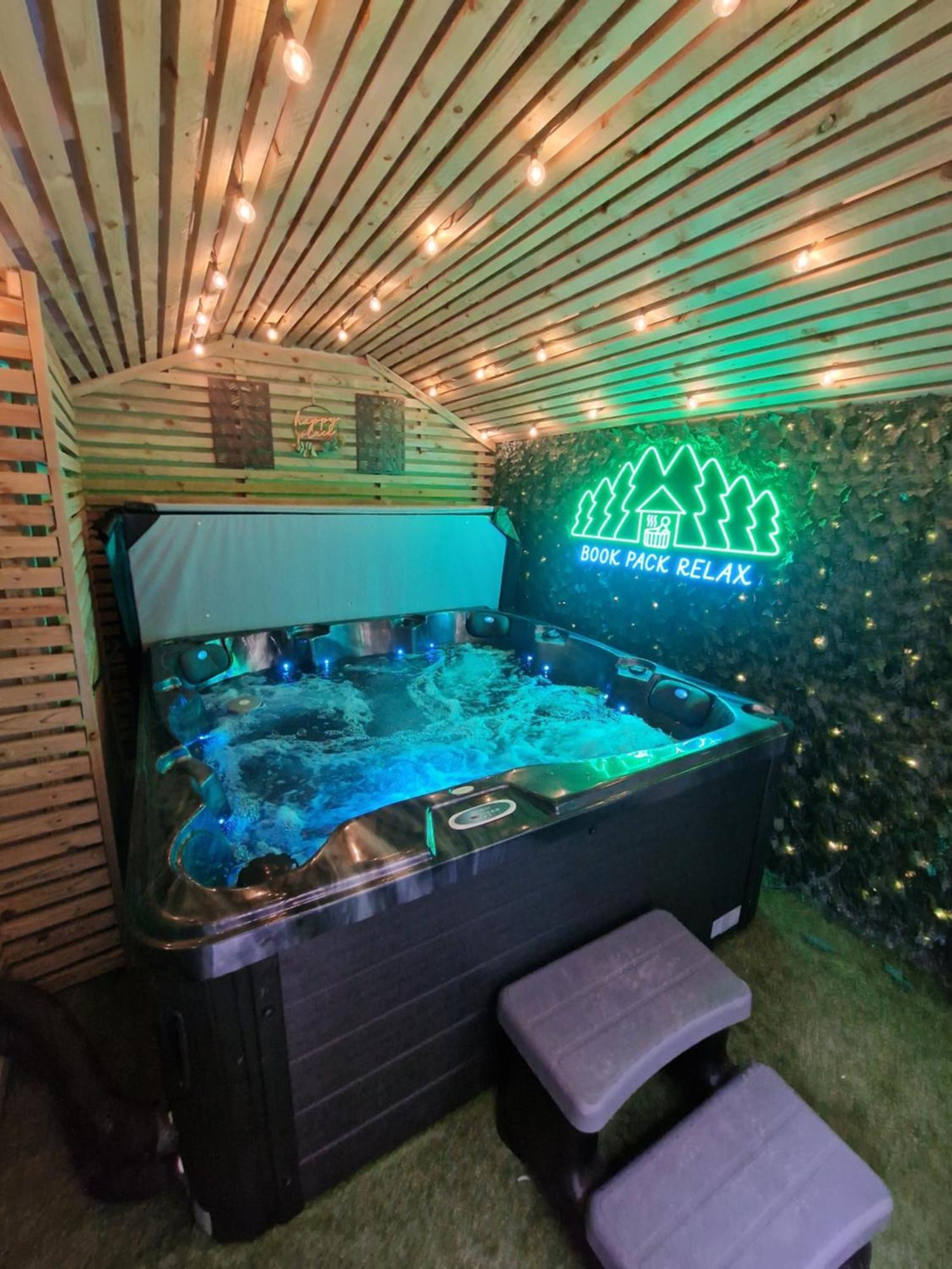 Townhouse - 6 Bed Hot Tub House *